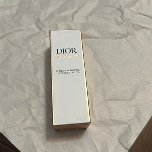 Dior solar sublimating oil